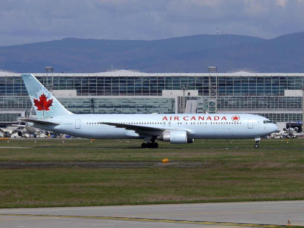 Air Canada; C-FMWV; Boeing 767-333. Flughafen Frankfurt/Main. 09.04.2010.