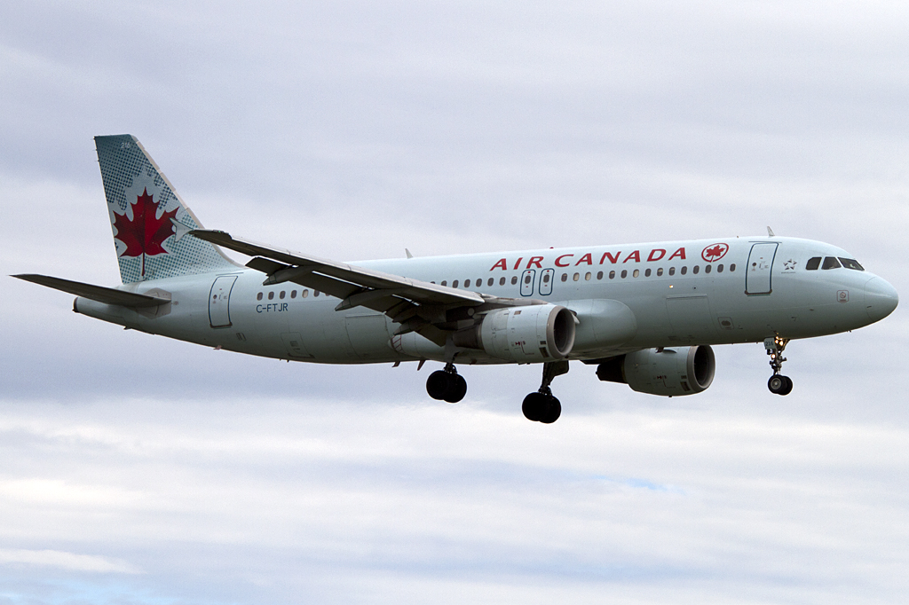Air Canada, C-FTJR, Airbus, A320-211, 24.08.2011, YUL, Montreal, Canada 




