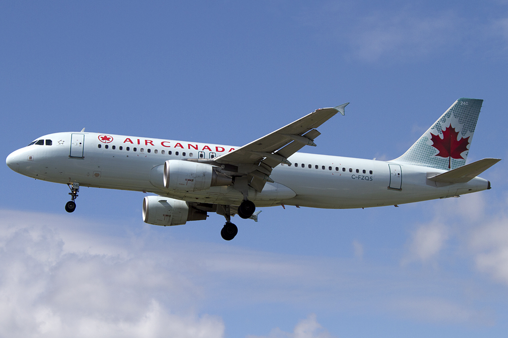 Air Canada, C-FZQS, Airbus, A320-214, 24.08.2011, YUL, Montreal, Canada 




