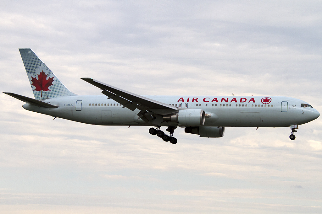 Air Canada, C-GHLA, Boeing, B767-35H, 25.08.2011, YUL, Montreal, Canada 




