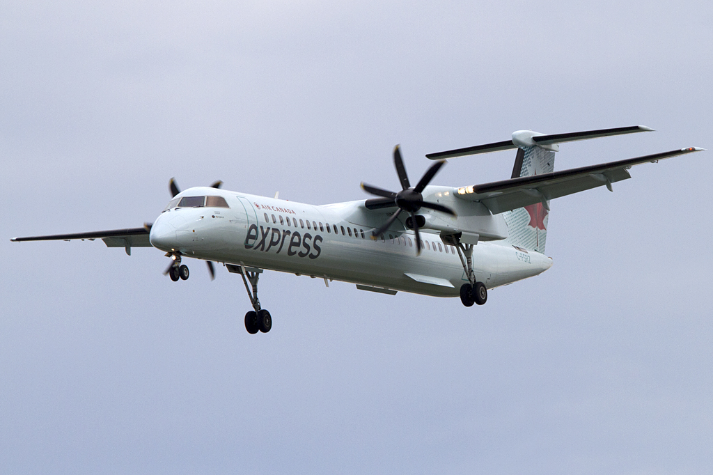Air Canada - Express, C-FSRZ, deHavilland, DHC-8-402Q Dash 8, 25.08.2011, YUL, Montreal, Canada 




