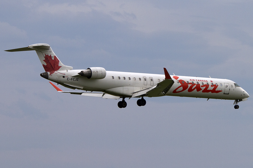 Air Canada - Jazz, C-FCJZ, Bombardier, CRJ-705ER, 25.08.2011, YUL, Montreal, Canada




