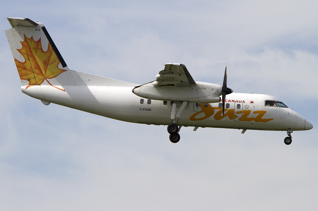 Air Canada - Jazz, C-FGQK, deHavilland, DHC-8-102 Dash 8, 31.08.2011, YUL, Montreal, Canada 




