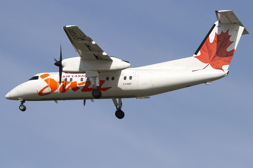 Air Canada - Jazz, C-FGRY, deHavilland, DHC-8-102 Dash 8, 25.08.2011, YUL, Montreal, Canada 





