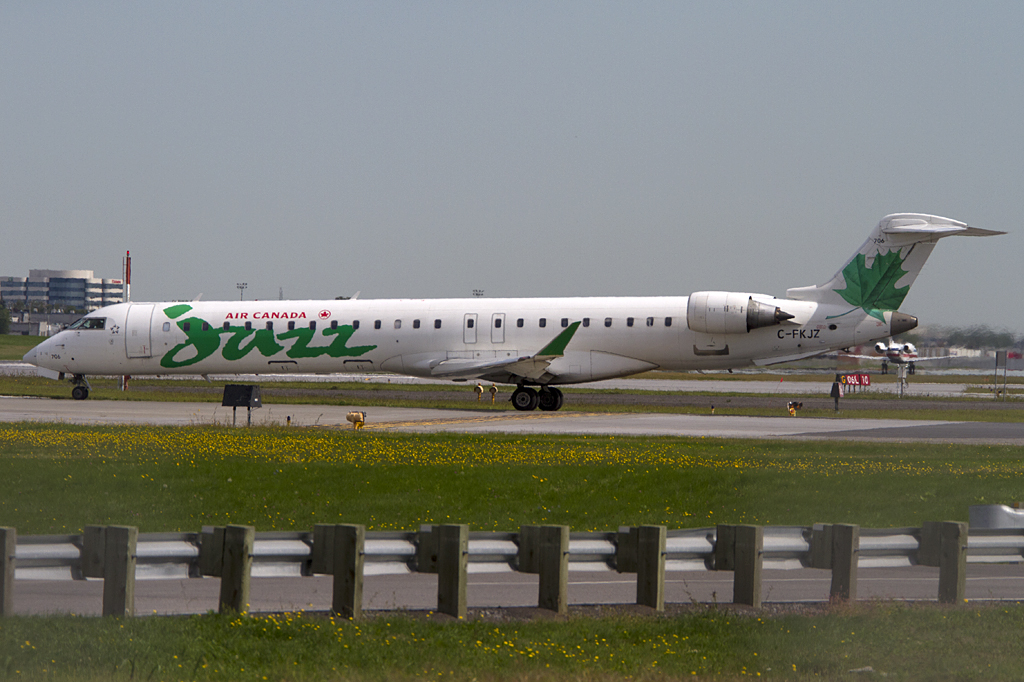 Air Canada - Jazz, C-FKJZ, Bombardier, CRJ-705ER, 31.08.2011, YUL, Montreal, Canada 




