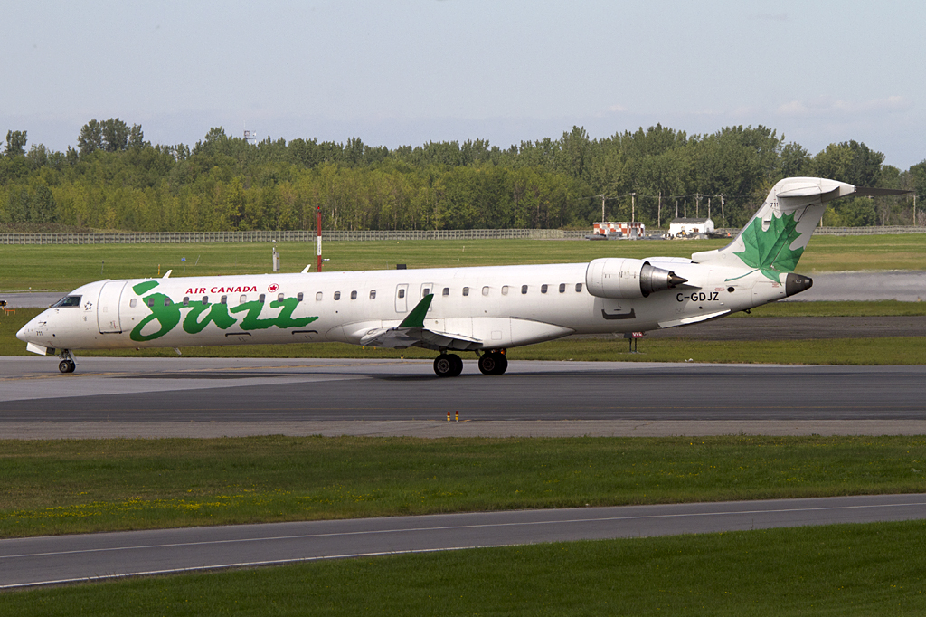Air Canada - Jazz, C-GDJZ, Bombardier, CRJ-705ER, 31.08.2011, YUL, Montreal, Canada

