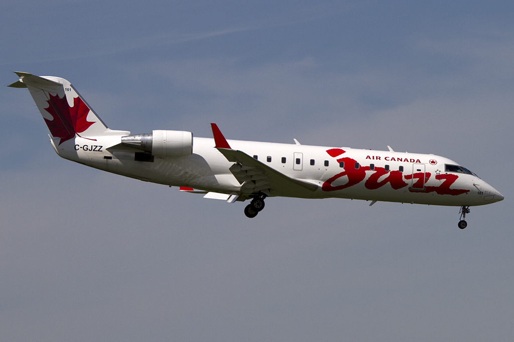 Air Canada - Jazz, C-GJZZ, Bombardier, CRJ-200ER, 31.08.2011, YUL, Montreal, Canada 




