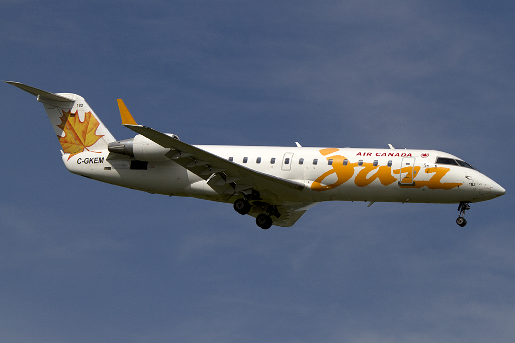 Air Canada - Jazz, C-GKEM, Bombardier, CRJ-200ER, 31.08.2011, YUL, Montreal, Canada


