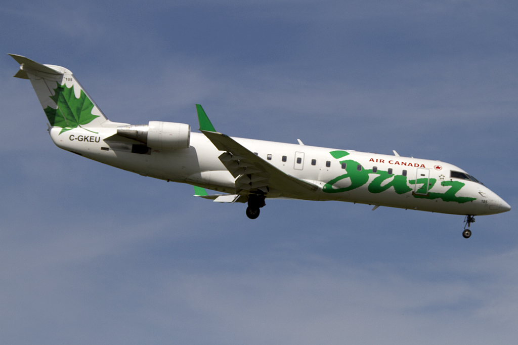 Air Canada - Jazz, C-GKEU, Bombardier, CRJ-705ER, 31.08.2011, YUL, Montreal, Canada


