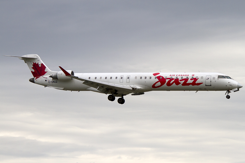 Air Canada - Jazz, C-GNJZ, Bombardier, CRJ-705ER, 24.08.2011, YUL, Montreal, Canada 



