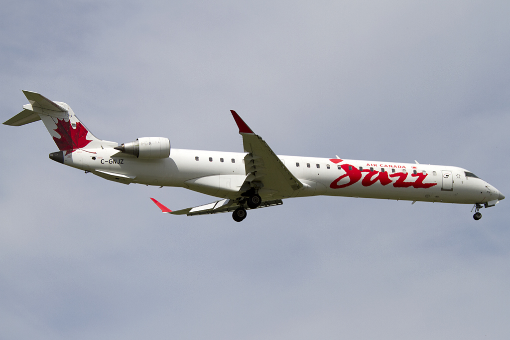Air Canada - Jazz, C-GNJZ, Bombardier, CRJ-705ER, 31.08.2011, YUL, Montreal, Canada 





