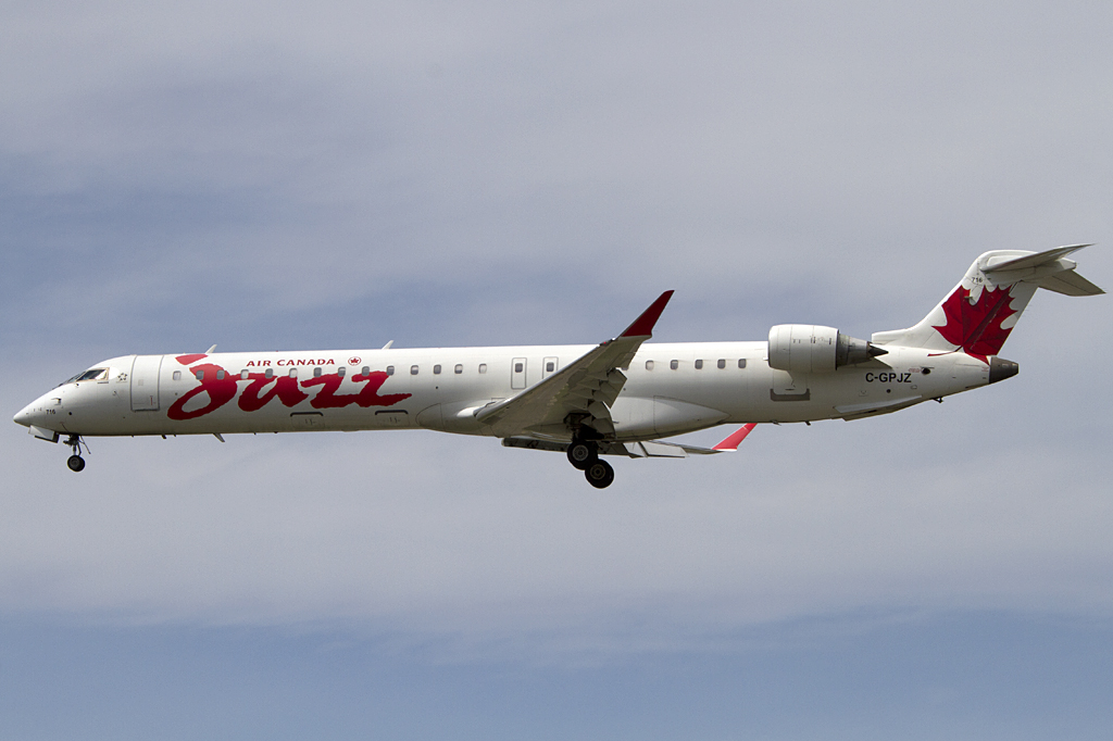 Air Canada - Jazz, C-GPJZ, Bombardier, CRJ-705ER, 25.08.2011, YUL, Montreal, Canada


