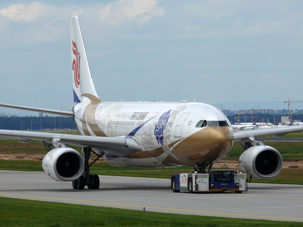 Air China; B-6076; Airbus A330-243. Flughafen Frankfurt/Main. 12.06.2010.