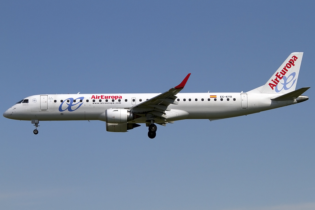 Air Europa, EC-KYO, Embraer, ERJ-195ER, 01.05.2013, BCN, Barcelona, Spain 



