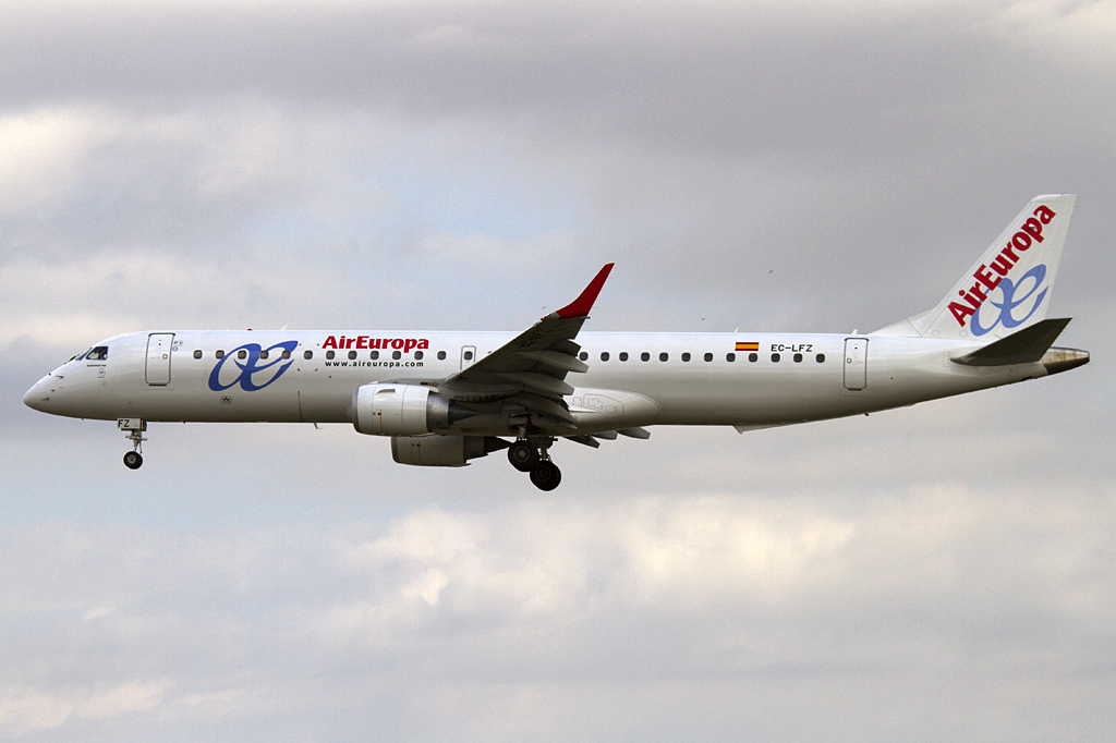 Air Europa, EC-LFZ, Embraer, ERJ 190LR, 10.09.2010, BCN, Barcelona, Spain 




