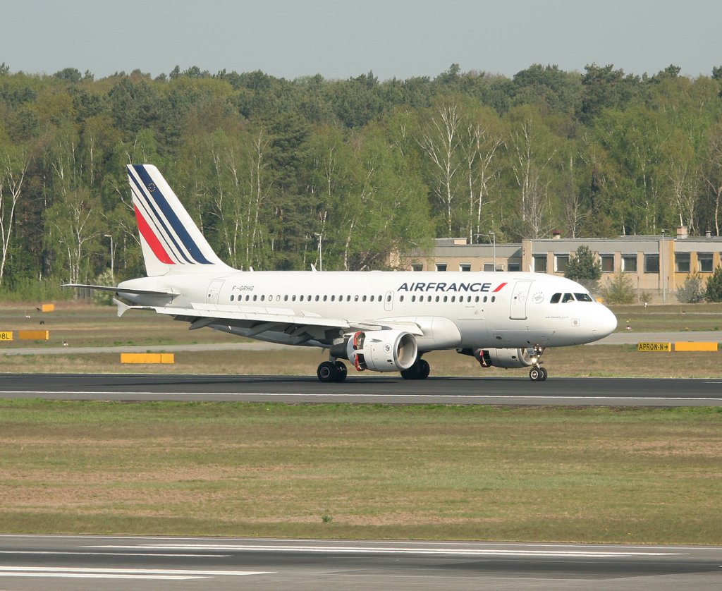 Air France A 319-111 F-GRHG nach der Landung in Berlin-Tegel am 28.04.2012