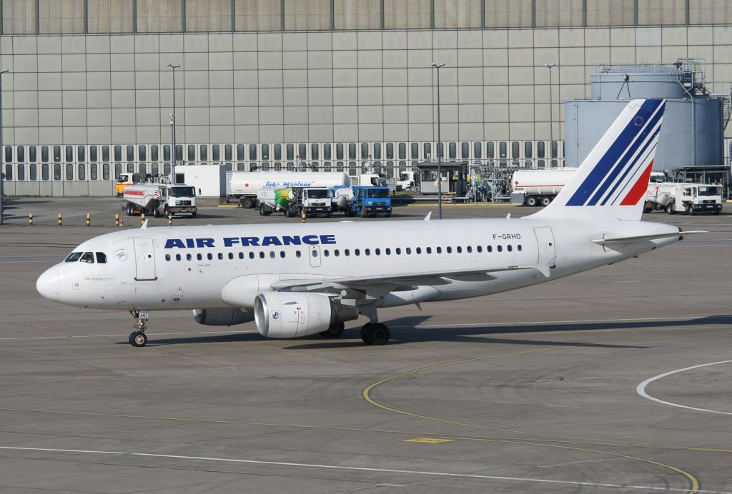 Air France A 319-111 F-GRHO bei der Ankunft in Berlin-Tegel am 21.08.2010