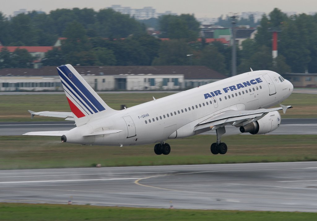 Air France A 319-111 F-GRHR beim Start in Berlin-Tegel am 04.09.2010