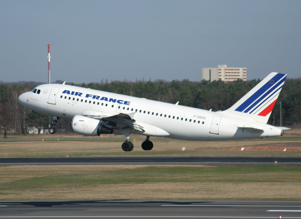 Air France A 319-111 F-GRXD beim Start in Berlin-Tegel am 02.04.2010