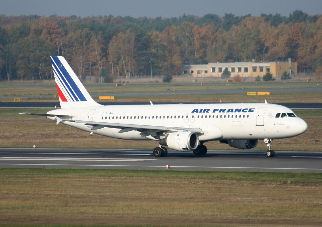 Air France A 320-211 F-GFKR beim Start in Berlin-Tegel am 01.11.2009