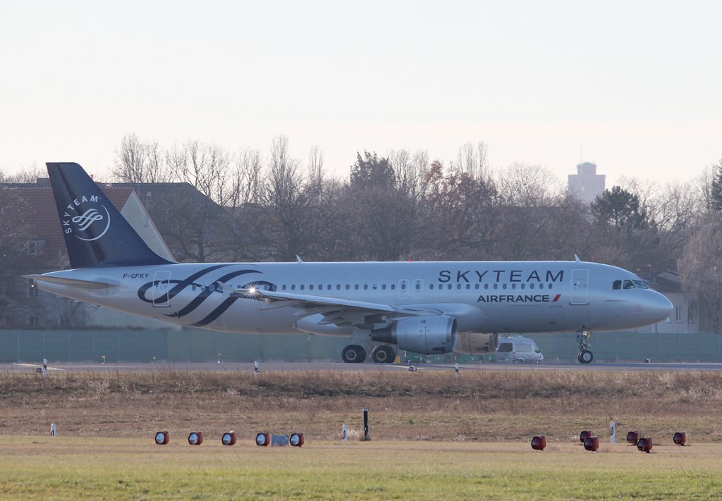 Air France A 320-211 F-GFKY kurz vor dem Start in Berlin-Tegel am 28.12.2012
