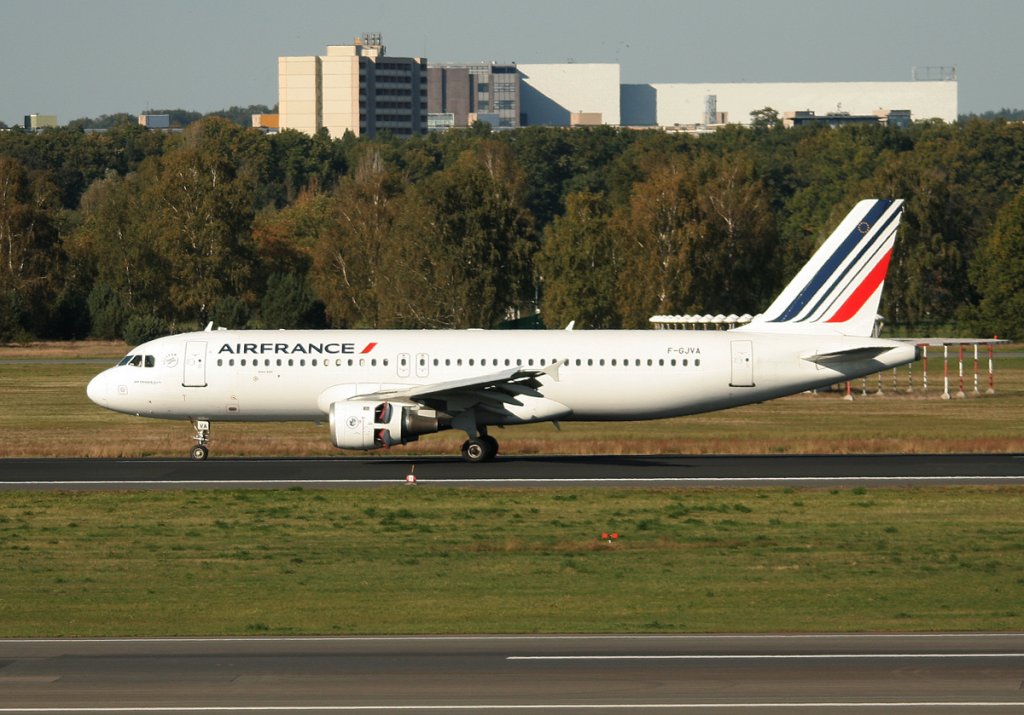Air France A 320-211 F-GJVA nach der Landung in Berlin-Tegel am 15.10.2011