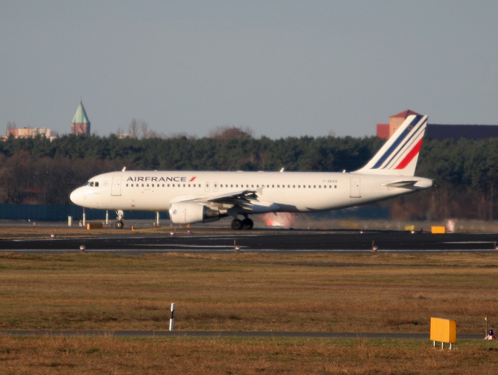 Air France A 320-214 F-GKXV bei der Ankunft in Berlin-Tegel am 12.02.2011
