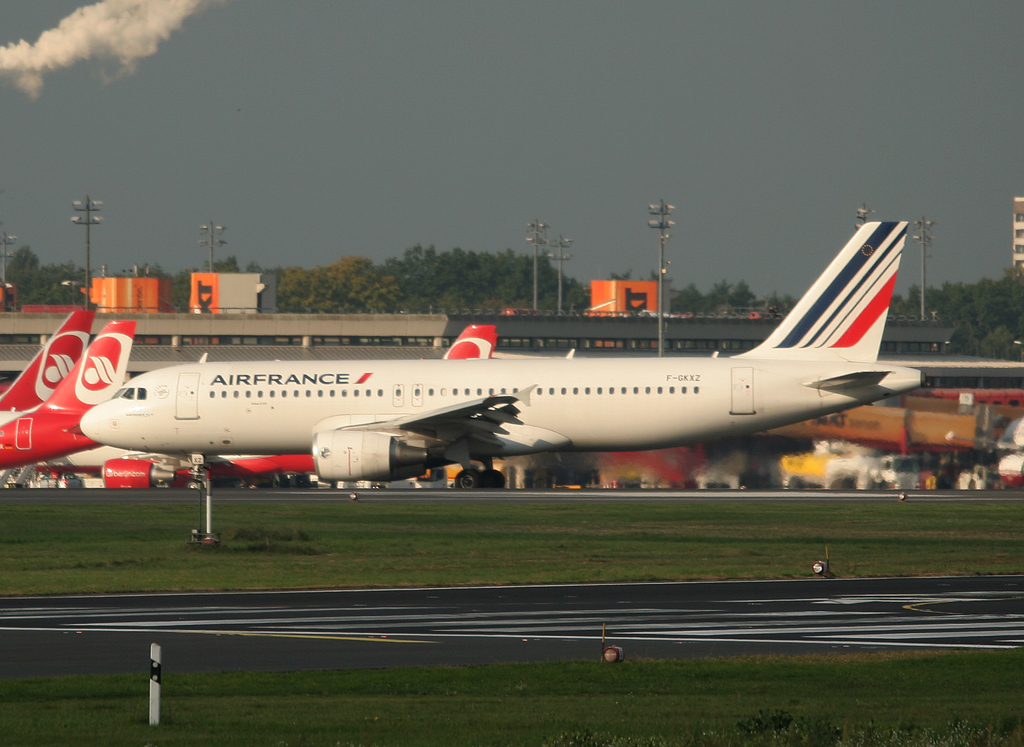 Air France A 320-214 F-GKXZ bei der Ankunft in Berlin-Tegel am 17.09.2011