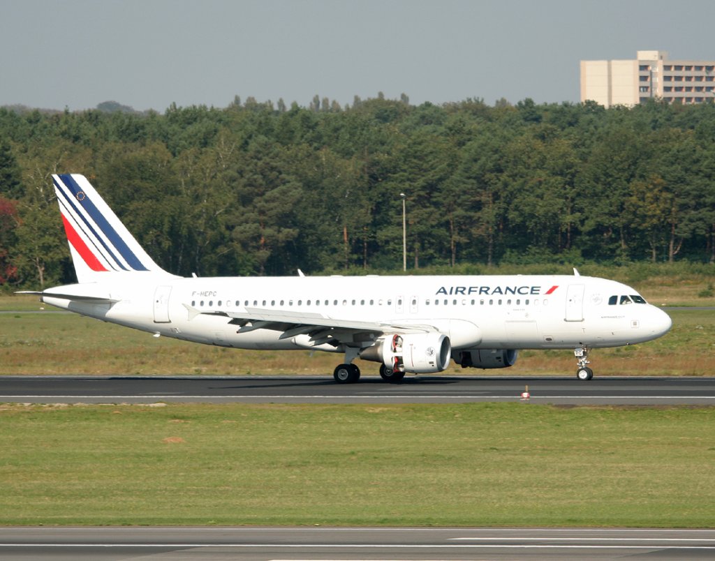 Air France A 320-214 F-HEPC nach der Landung in Berlin-Tegel am 24.09.2011
