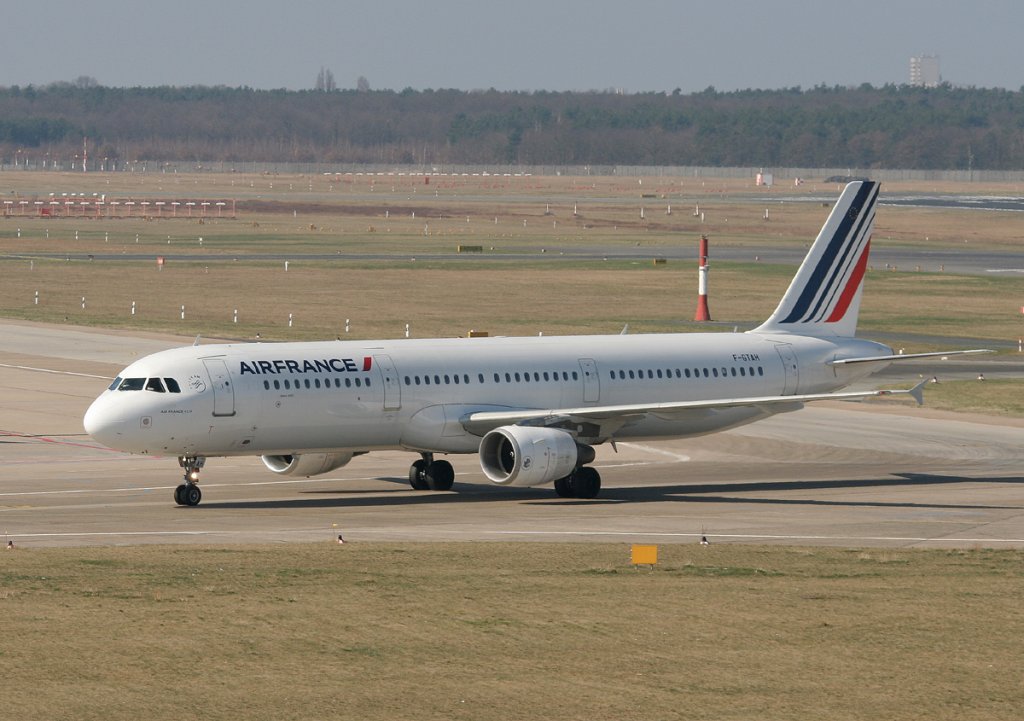 Air France A 321-212 F-GTAH bei der Ankunft in Berlin-Tegel am 25.03.2012