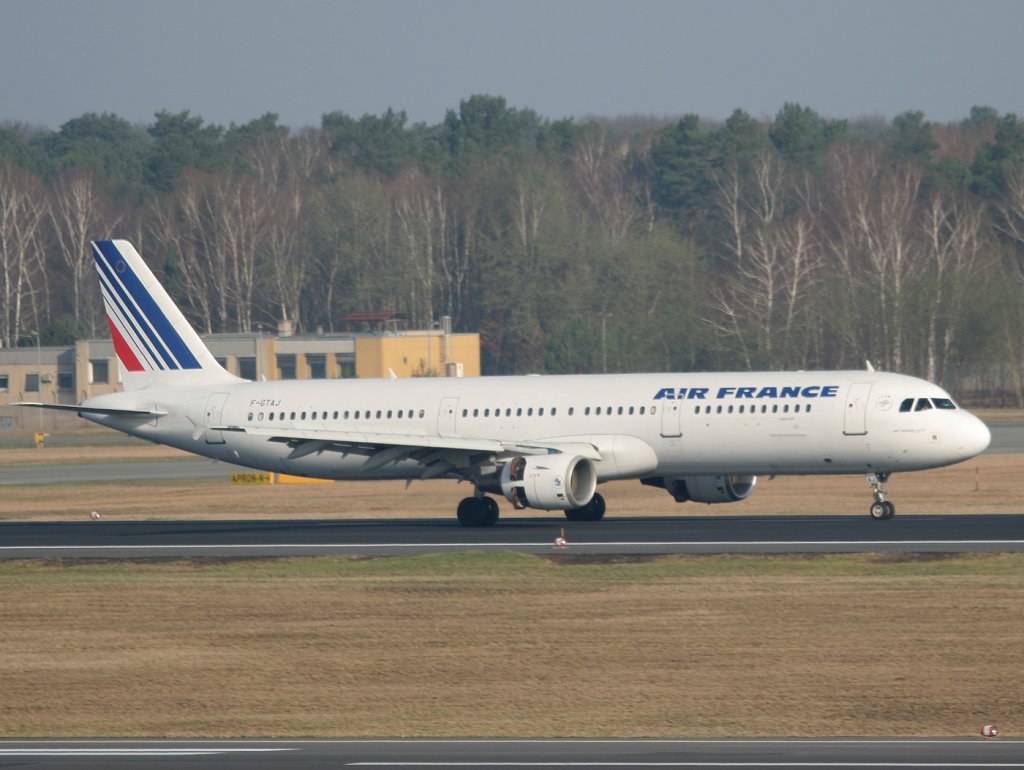 Air France A 321-212 F-GTAJ nach der Landung in Berlin-Tegel am 03.04.2011