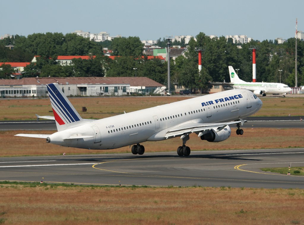 Air France A 321-212 F-GTAK beim Start in Berlin-Tegel am 02.06.2011