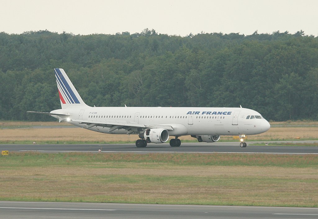 Air France A 321-212 F-GTAK nach der Landung in Berlin-Tegel am 03.07.2012