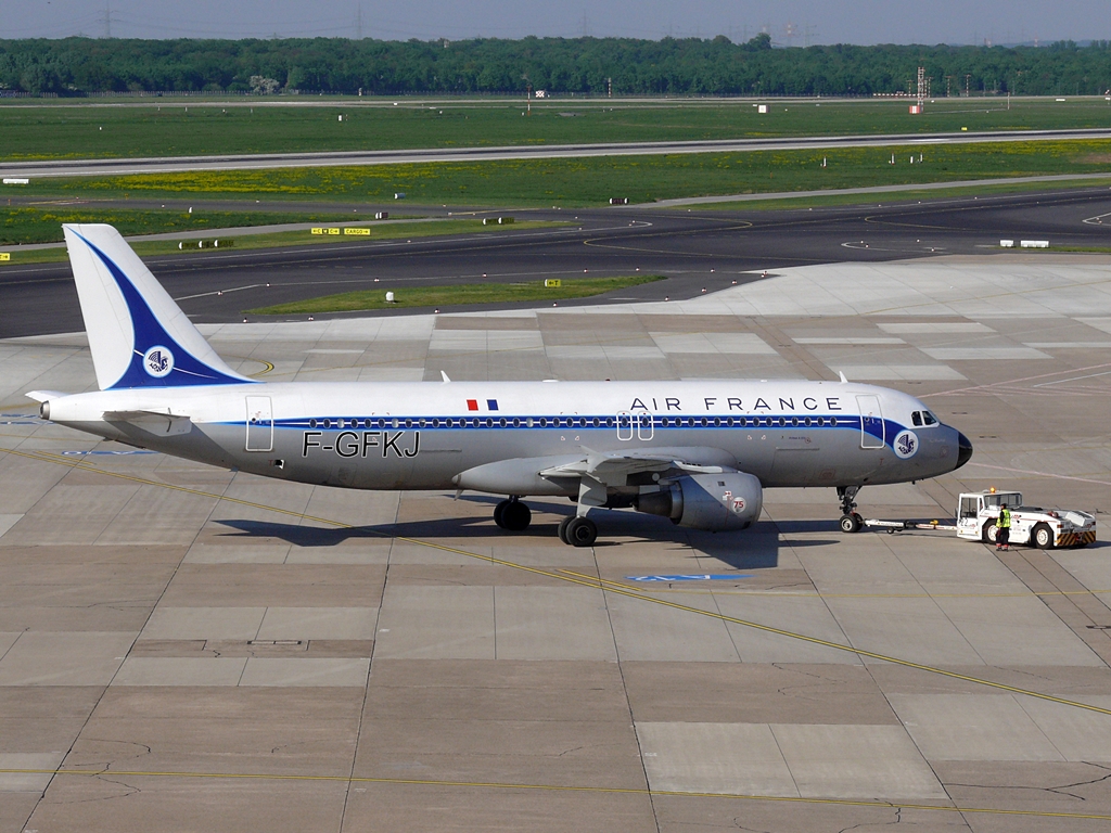 Air France; F-GFKJ; Airbus A320-211. Flughafen Dsseldorf. 25.04.2011.