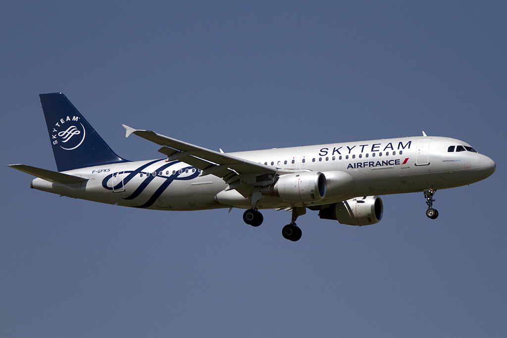 Air France, F-GFKS, Airbus, A320-211, 18.08.2012, CDG, Paris, France 



