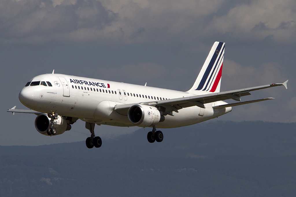 Air France, F-GKXG, Airbus, A320-214, 04.08.2012, GVA, Geneve, Switzerland





