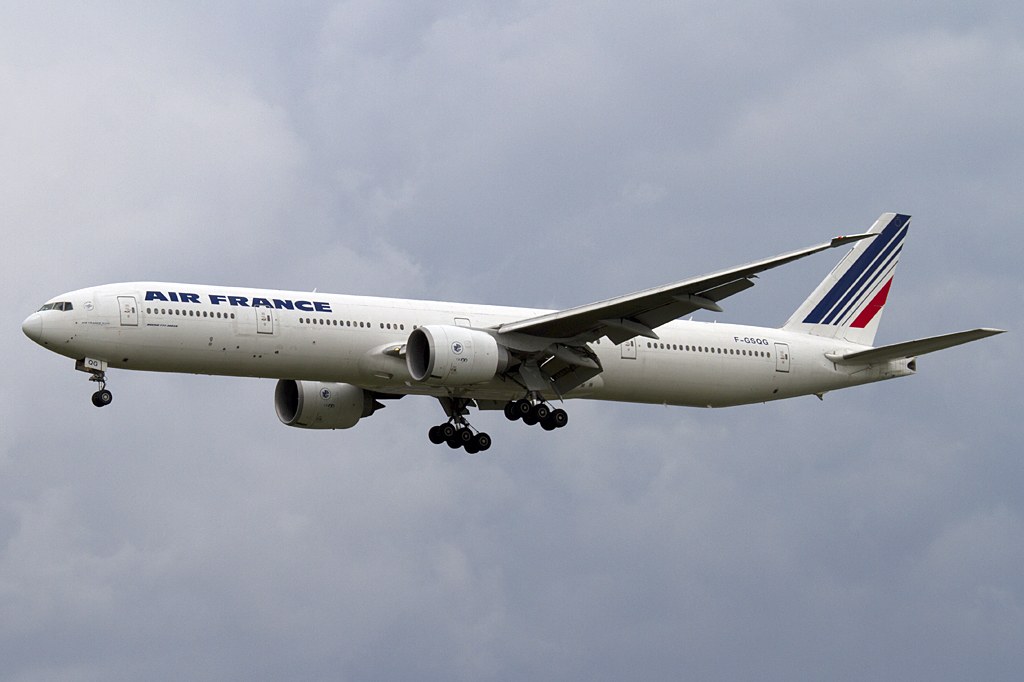 Air France, F-GSQG, Boeing, B777-328ER, 28.08.2010, CDG, Paris, France 



