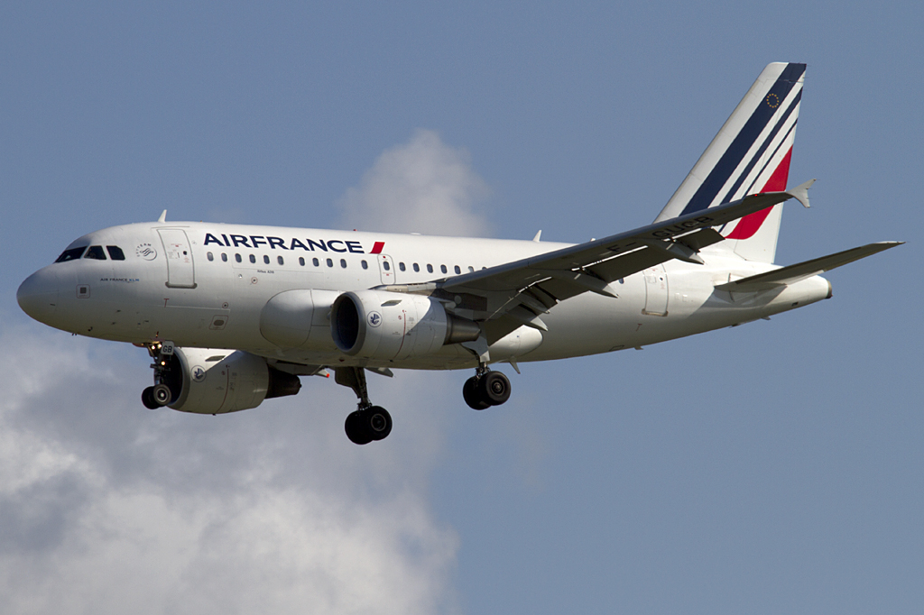 Air France, F-GUGB, Airbus, A318-111, 28.08.2010, CDG, Paris, France 




