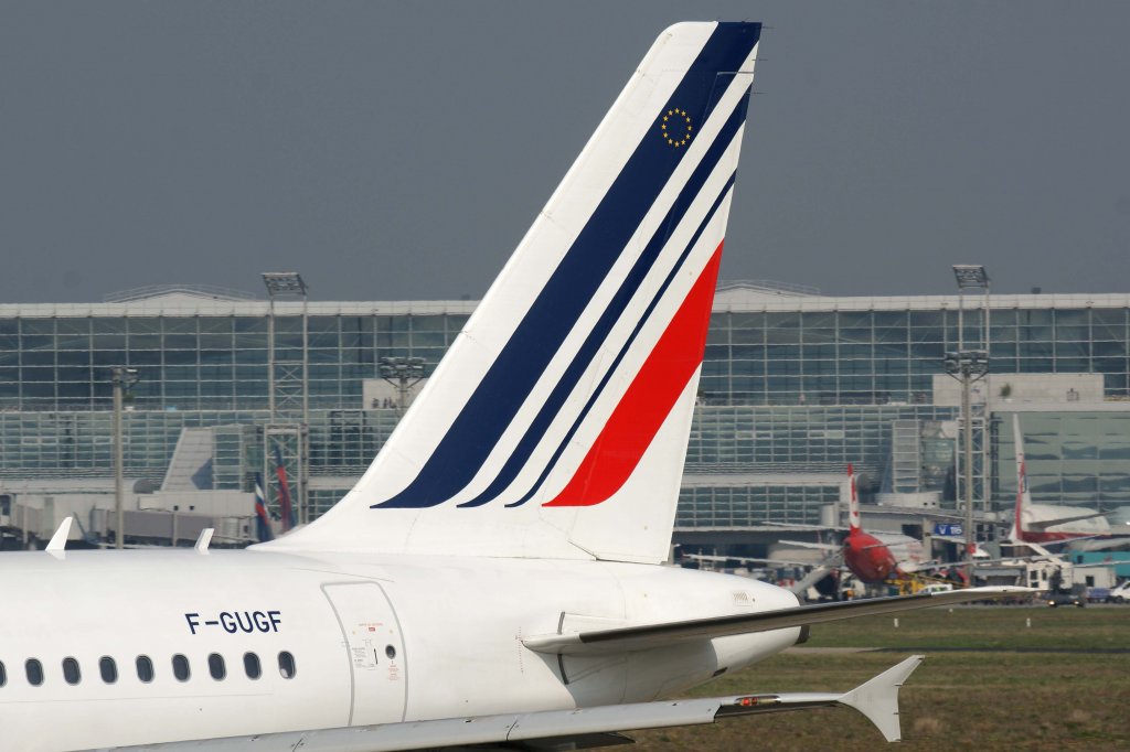 Air France, F-GUGF, Airbus, A 318-100 (Seitenleitwerk/Tail), 13.04.2012, FRA-EDDF, Frankfurt, Germany