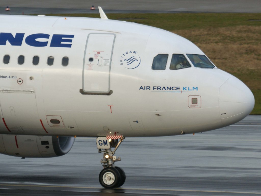 Air France, F-GUGM, Airbus, A 318-100 (Bug/Nose), 06.01.2012, DUS-EDDL, Dsseldorf, Germany 