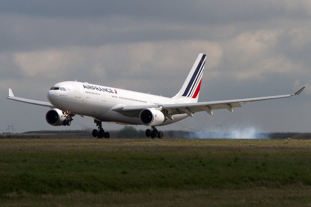 Air France, F-GZCO, Airbus, A330-203, 01.05.2012, CDG, Paris, France 



