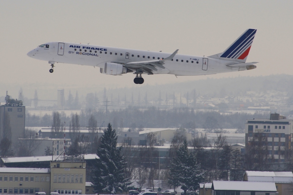 Air France (Regional) 
Embraer ERJ-190-100LR
F-HBLI
Stuttgart
28.11.10