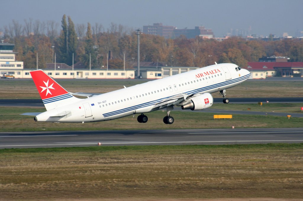 Air Malta A 320-214 9H-AEF beim Start in Berlin-Tegel am 01.11.2009