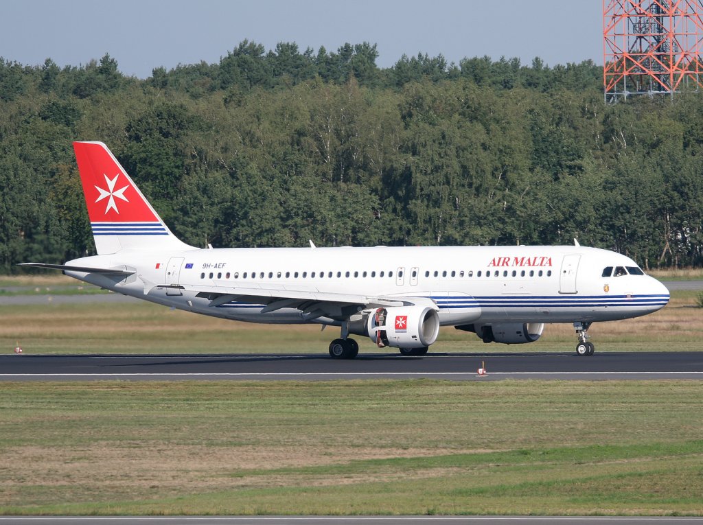 Air Malta A 320-214 9H-AEF nach der Landung in Berlin-Tegel am 05.09.2010