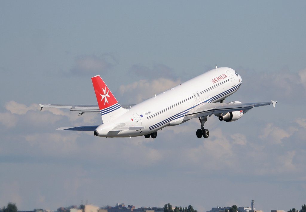 Air Malta A 320-214 9H-AEF beim Start in Berlin-Tegel am 05.09.2010