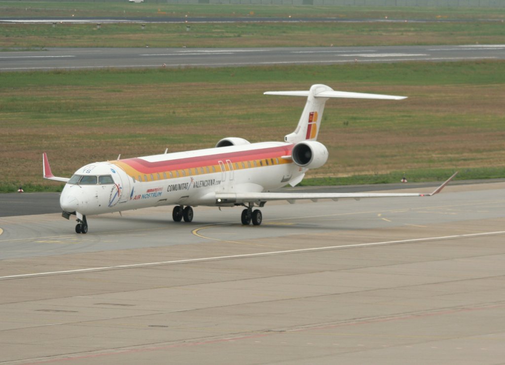 Air Nostrum Canadair Regjet CRJ900ER EC-JTS bei der Ankunft in Berlin-Tegel am 03.07.2012