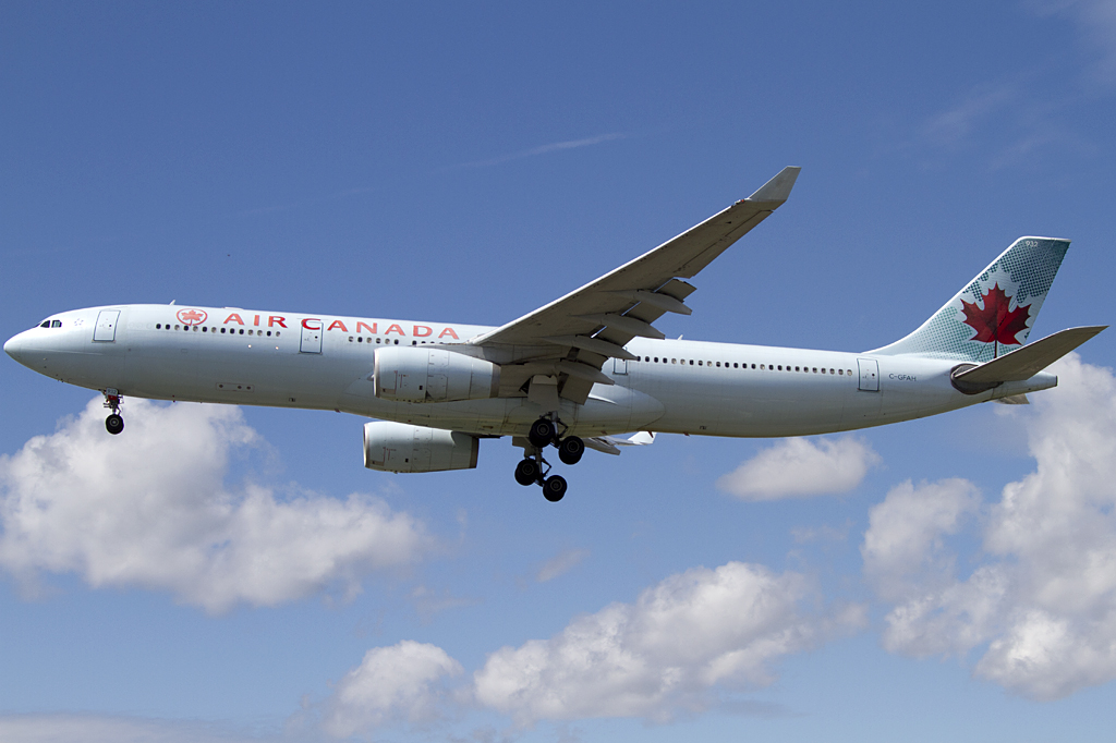 Air Transat, C-GFAH, Airbus, A330-343X, 24.08.2011, YUL, Montreal, Canada 




