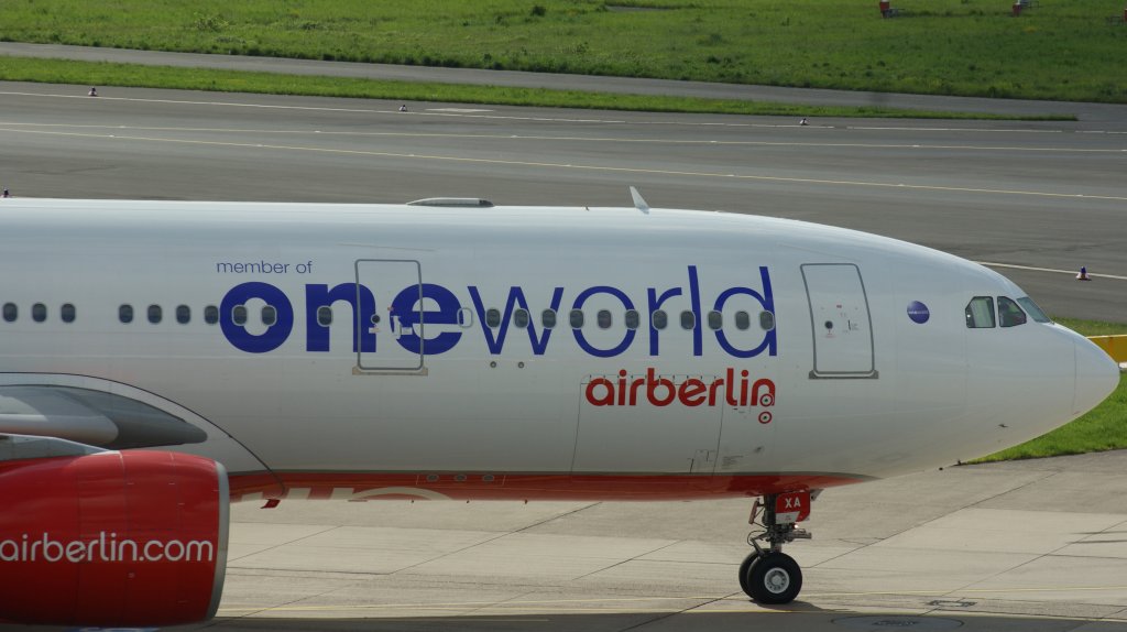 AirBerlin Airbus A330-200 | Dusseldorf Gate B04