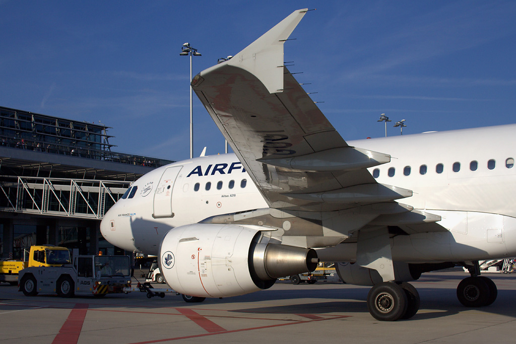 Airbus A318-111 
Air France 
F-GUGI 
STR Stuttgart [Echterdingen], Germany 
September 2012