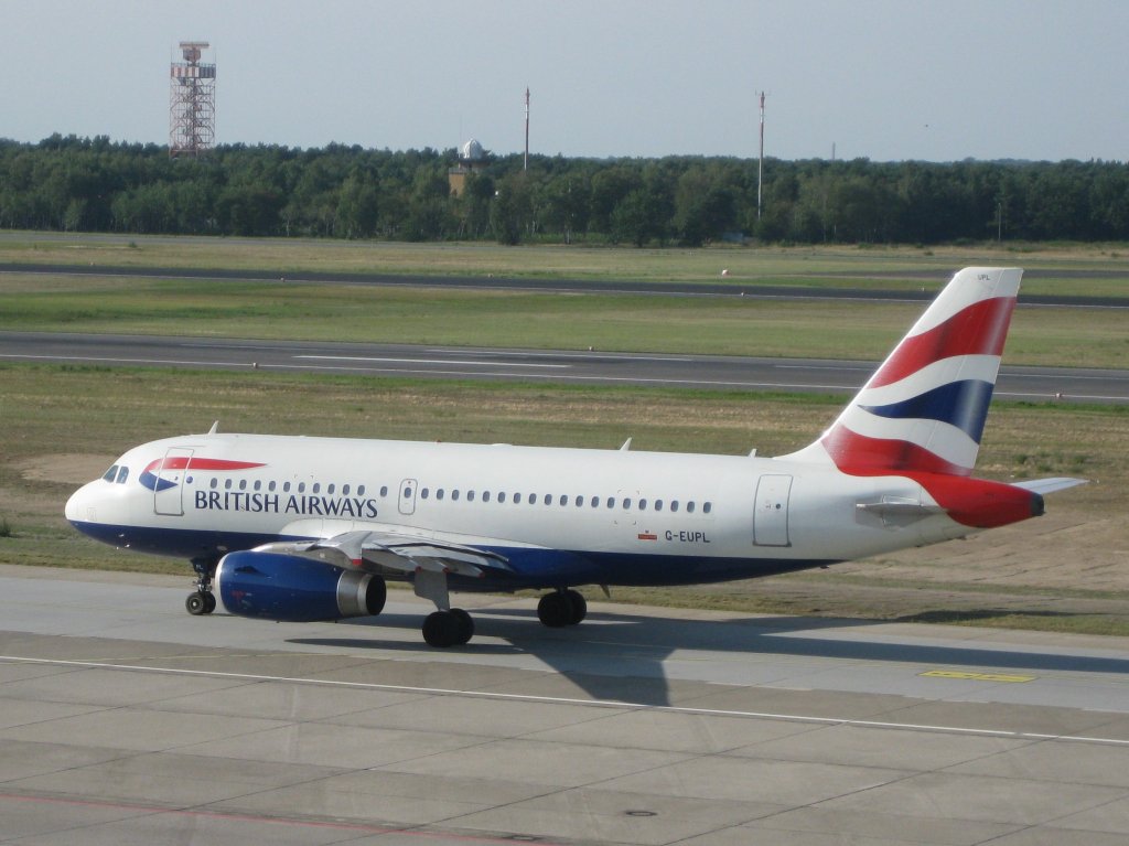 Airbus A319-100 der British Airways beim Taxiing in Berlin-Tegel
Gleich hebt er ab nach LHR